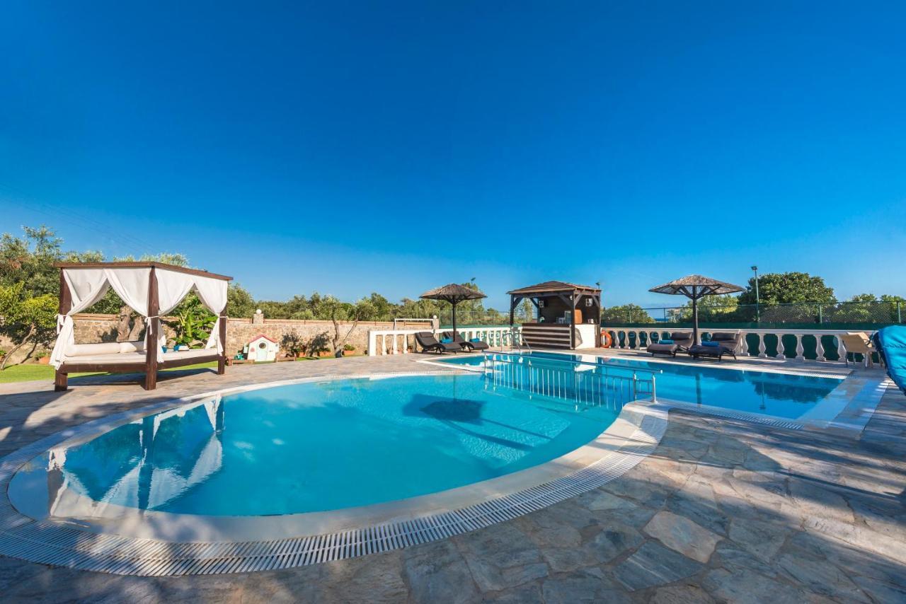 Villa Maxim With Private Pool & Tennis Court Halikúnasz Kültér fotó