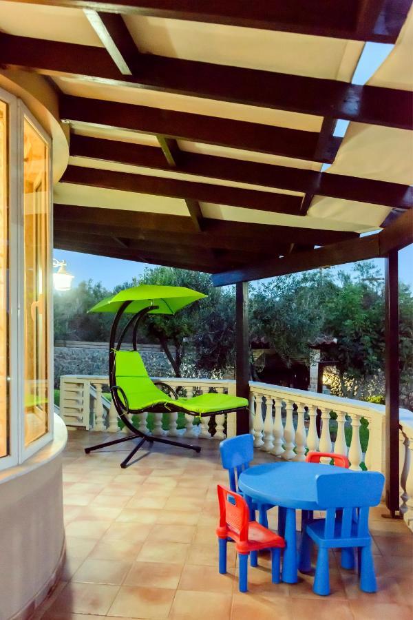 Villa Maxim With Private Pool & Tennis Court Halikúnasz Kültér fotó