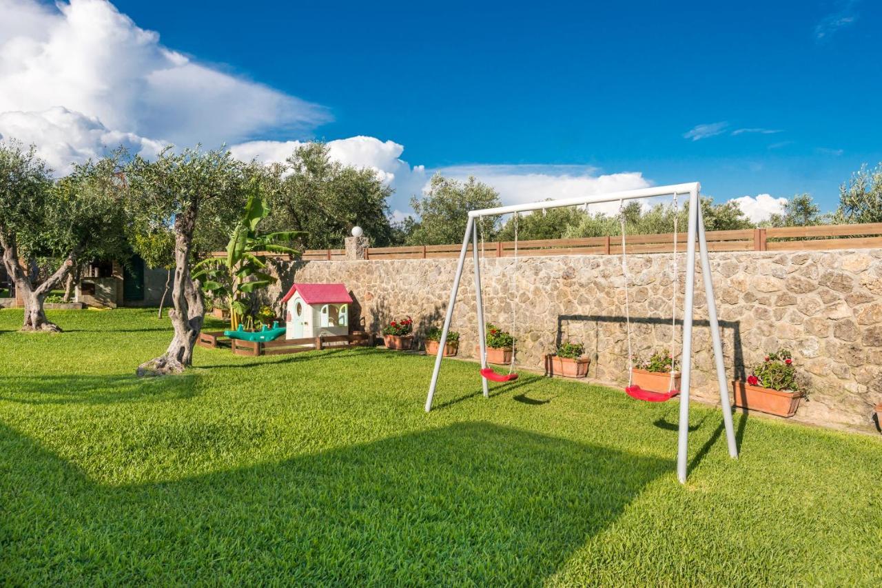 Villa Maxim With Private Pool & Tennis Court Halikúnasz Kültér fotó