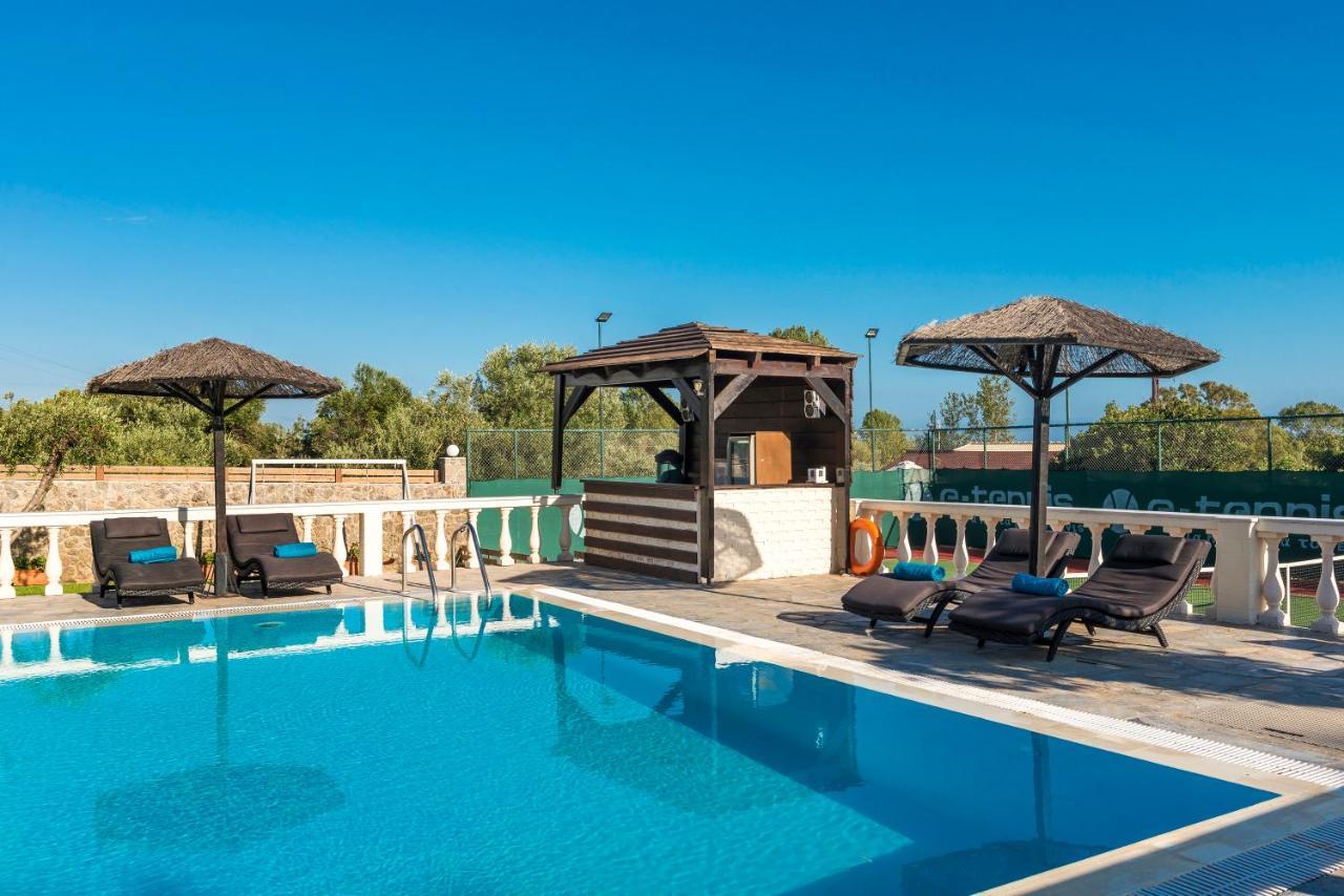 Villa Maxim With Private Pool & Tennis Court Halikúnasz Kültér fotó
